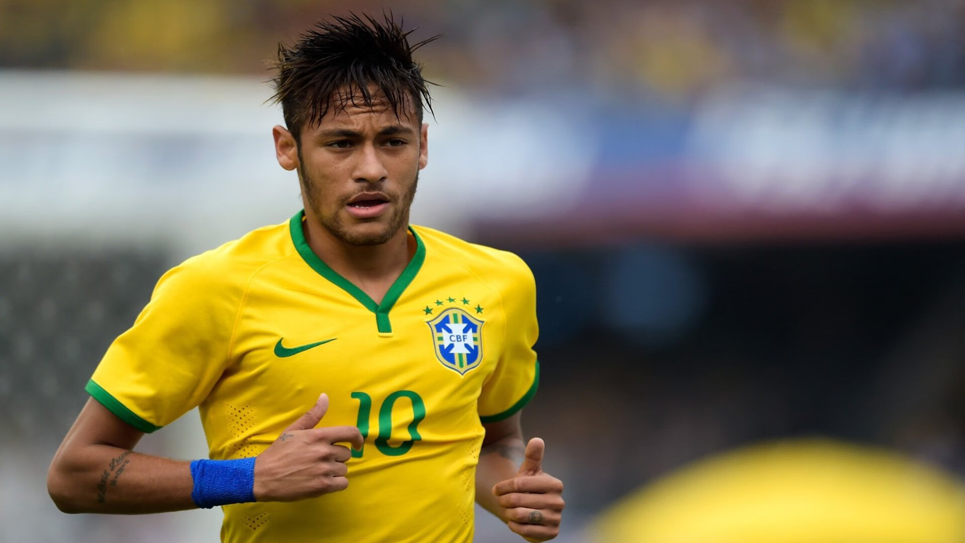 2017年总决赛第二场：骑士在主场以多点开花战术击败勇士，勒布朗贡献33分和11个篮板，带队暂时领先。